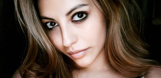 Model - shantall91 caliente