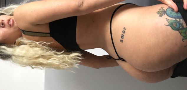 Model - amarilla_bombshell squirt