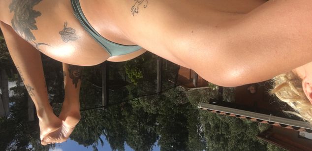 Model - amarilla_bombshell squirt