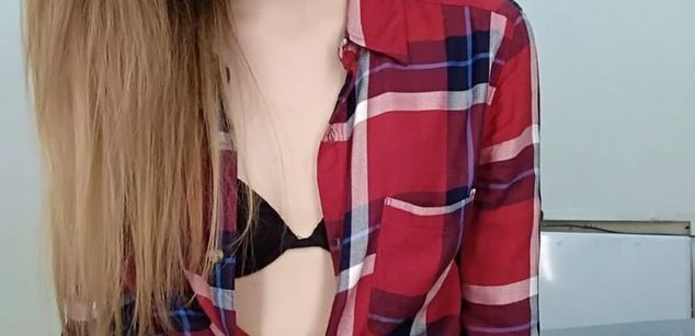 Model - EvaBroomstone naked