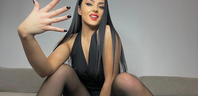 Model - Mistress Evil nails