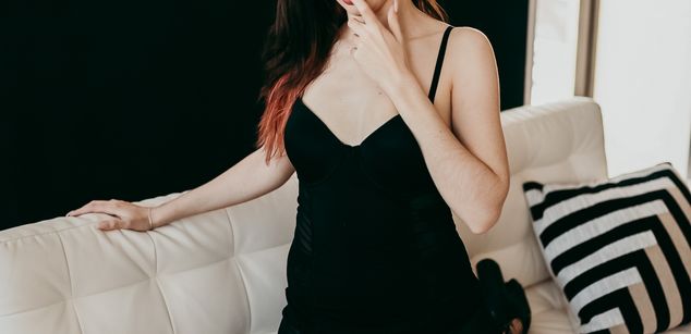 Model - LinaGilt Hot