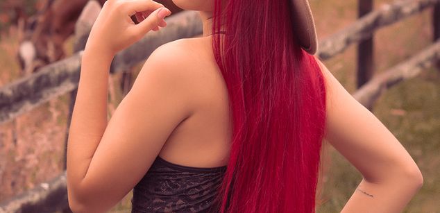 Model - Nina Colleman cum