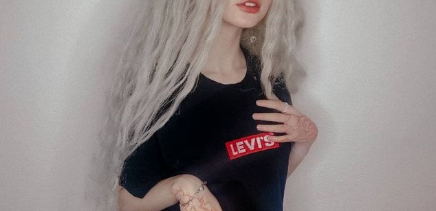 Model - RebeccaCrystal cei