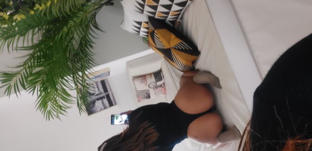 Model - leslymendez beauty