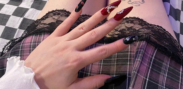 Model - yours Mona and Lana young