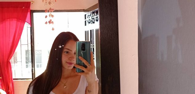 Model - Valeria Mendez latina