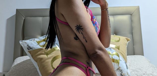 Model - EMILY HILLS squirt