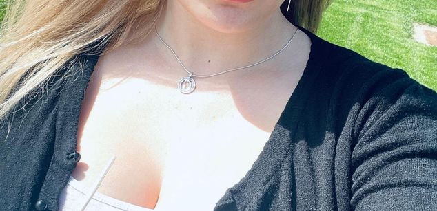 Model - SelynaConer joi