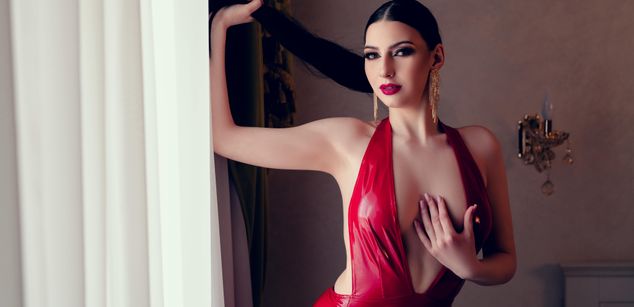 Model - SkylarSpark brunette