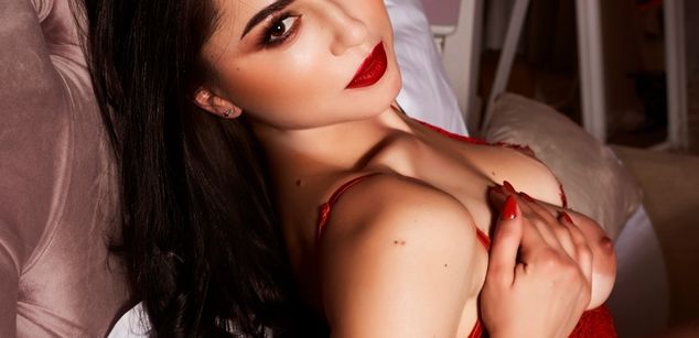 Model - OliviaSway kinky