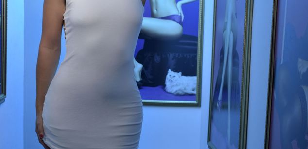 Model - Frida Latina footjob