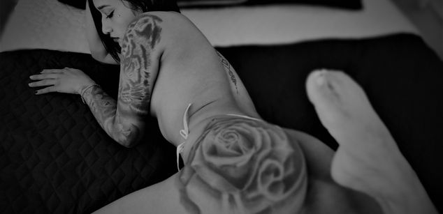 Model - Eva Sanders footjob