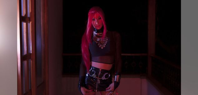 Model - esmeraldalips horny