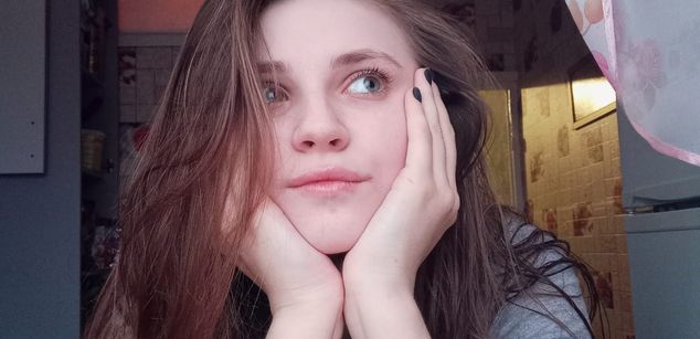 Model - Kristy fingering