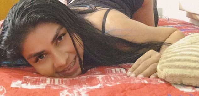 Model - Dahiana Henao machine