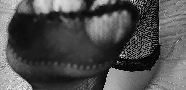 Model - AllieRousse feet