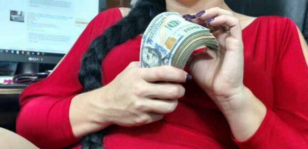 Model - Italian Lace cuckold