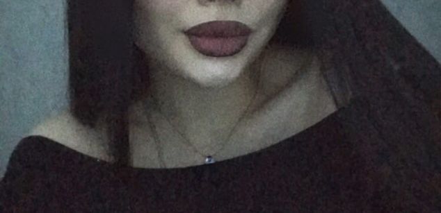 Model - Luxury Girl SmokingDance