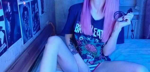 Model - AmyRose69 feet