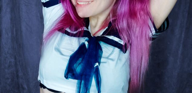 Model - AmyRose69 feet