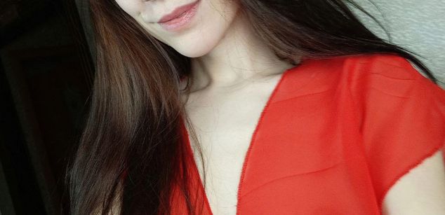 Model - maroonheart smoking