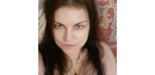 Model - Angelina brunette