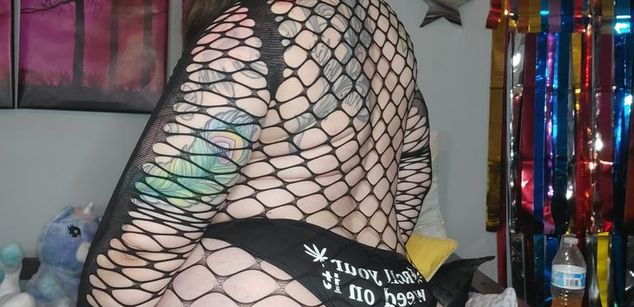 Model - Shannon Smokes milf