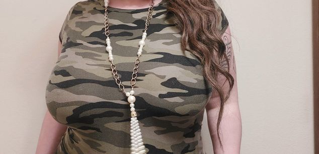 Model - Shannon Smokes milf