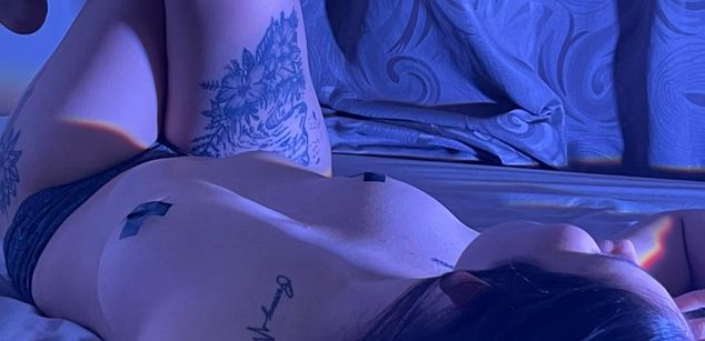 Model - Amy Banma tattos