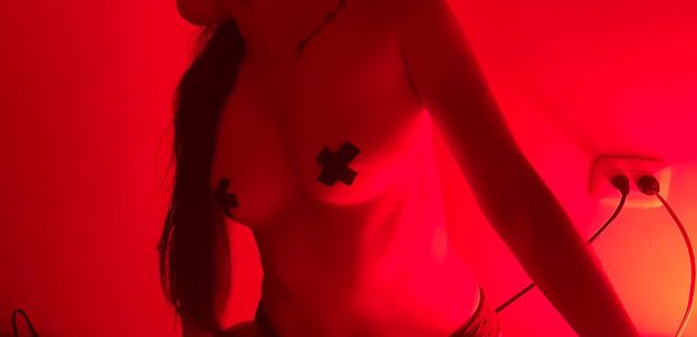 Model - Amy Banma tattos