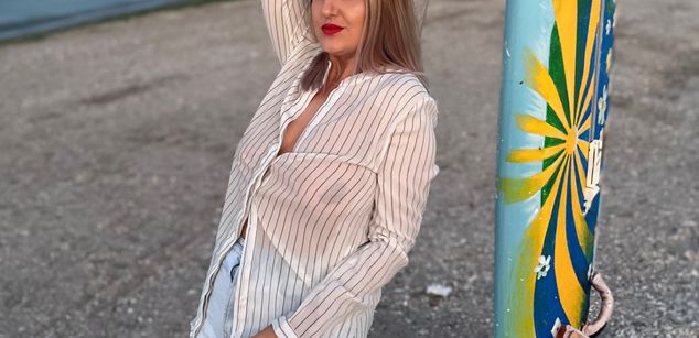 Model - MayaTrainor joi