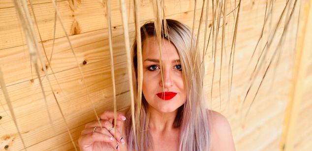 Model - MayaTrainor joi