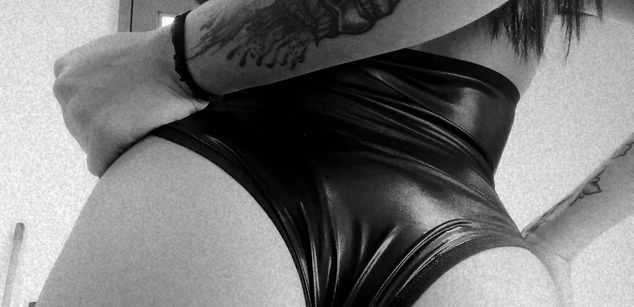 Model - FEET ADDICTION bdsm