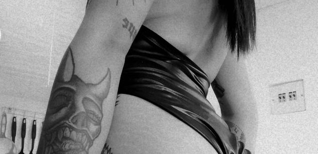 Model - FEET ADDICTION bdsm