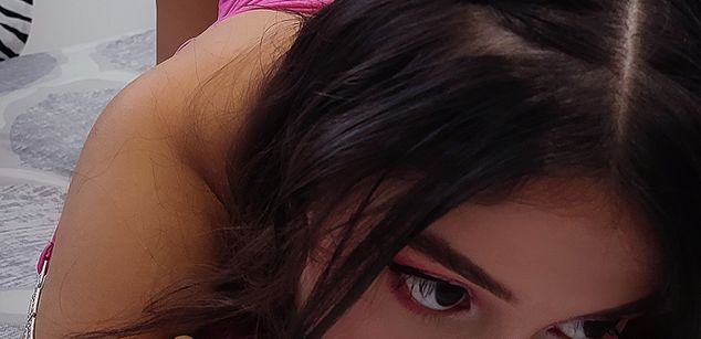 Model - AllieRousse feet