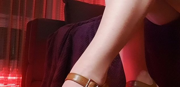 Model - AnnaLu strapon