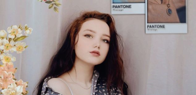 Model - Alessandra_gold tattoo