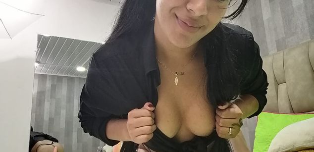 Model - Leah Davish hair