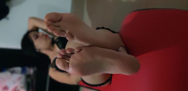 Model - harleyhorny17 slave