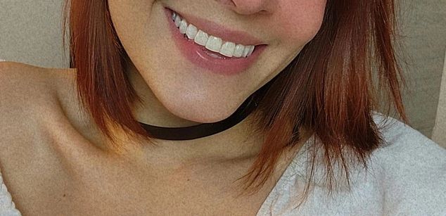 Model - Mila Moret latina