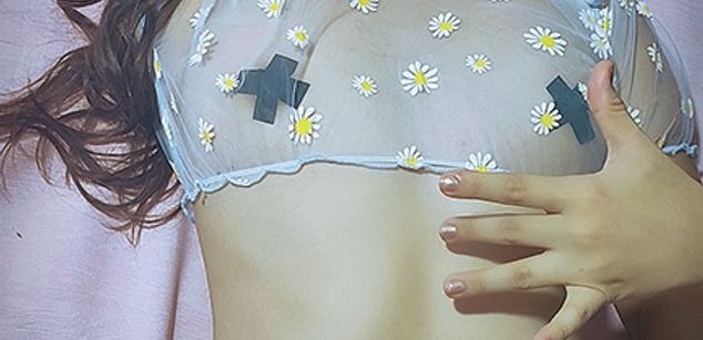 Model - AllieRousse feet