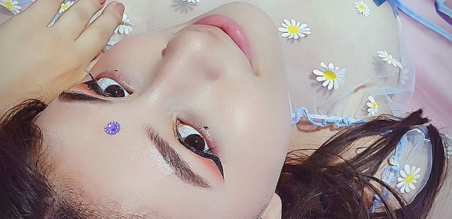 Model - AllieRousse feet