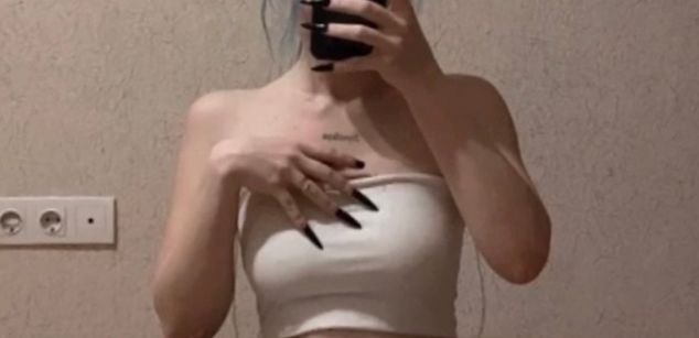 Model - OceanSkyBaby pissing