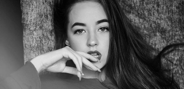 Model - AmeliaKiss spanking