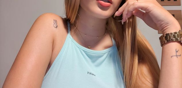 Model - Bianca Brunni squirt