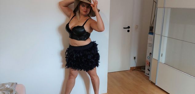 Model - LeahSwain milf