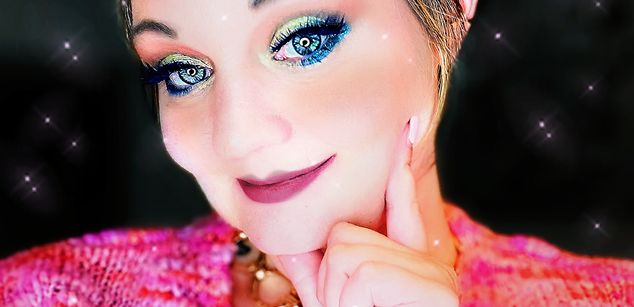 Model - Shannon Smokes milf