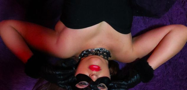 Model - SweetGinni latina