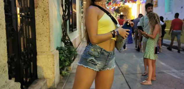 Model - Sarah Coleman latina